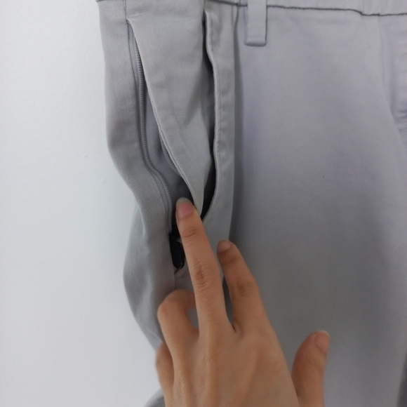 Dockers Men's Light Gray Pants Size W32-L34 US - Picture 4 of 16